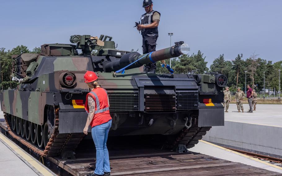 США перебросили 14 танков Abrams на новый склад в Польше: как это связано с Украиной. Фото