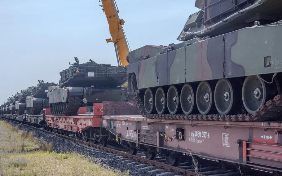 США перекинули 14 танків Abrams на новий склад у Польщі: як це пов'язано з Україною. Фото
