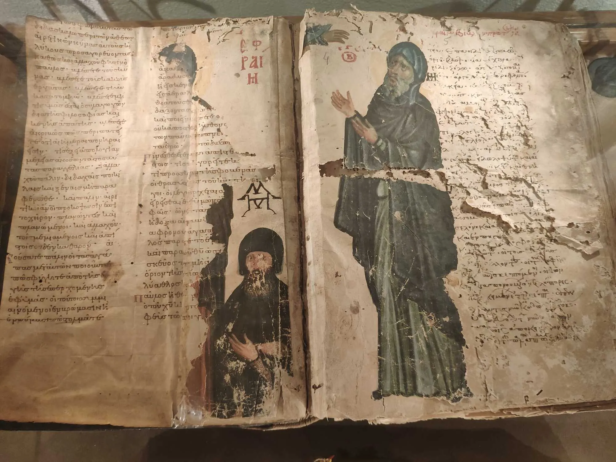 На Святій Горі Афон виявили три невідомі раніше примірники Острозької Біблії. Фото