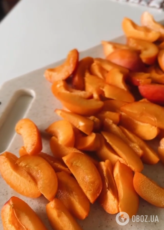 Найхітовіший літній десерт з абрикосами: вразьте своїх рідних смачною випічкою
