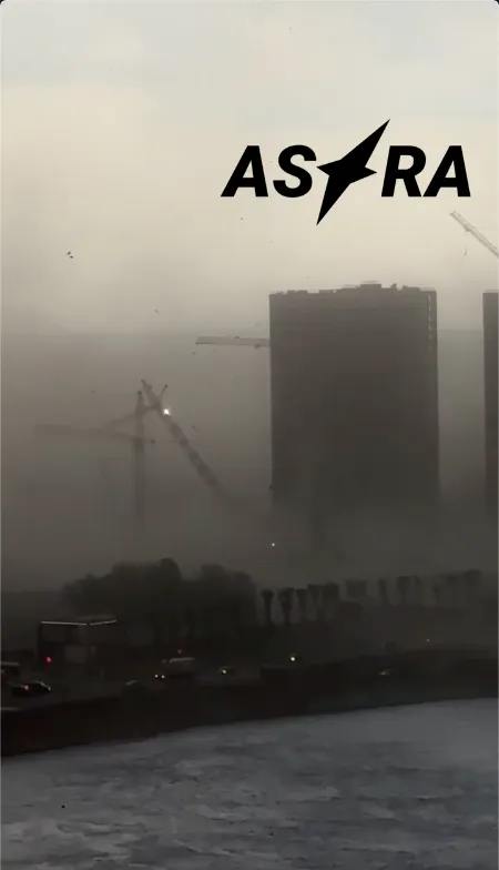 Навіть стихія проти Росії: у Санкт-Петербурзі ураган повалив будівельний кран поблизу порту. Відео
