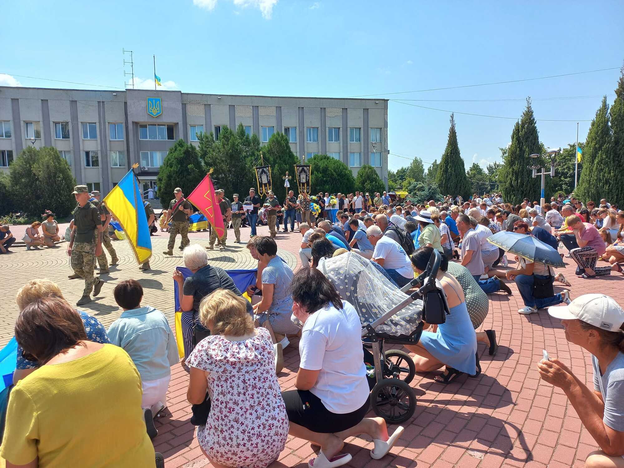 Повернувся додому на щиті: на Донбасі загинув рядовий Віктор Гірич з Нетішина. Фото
