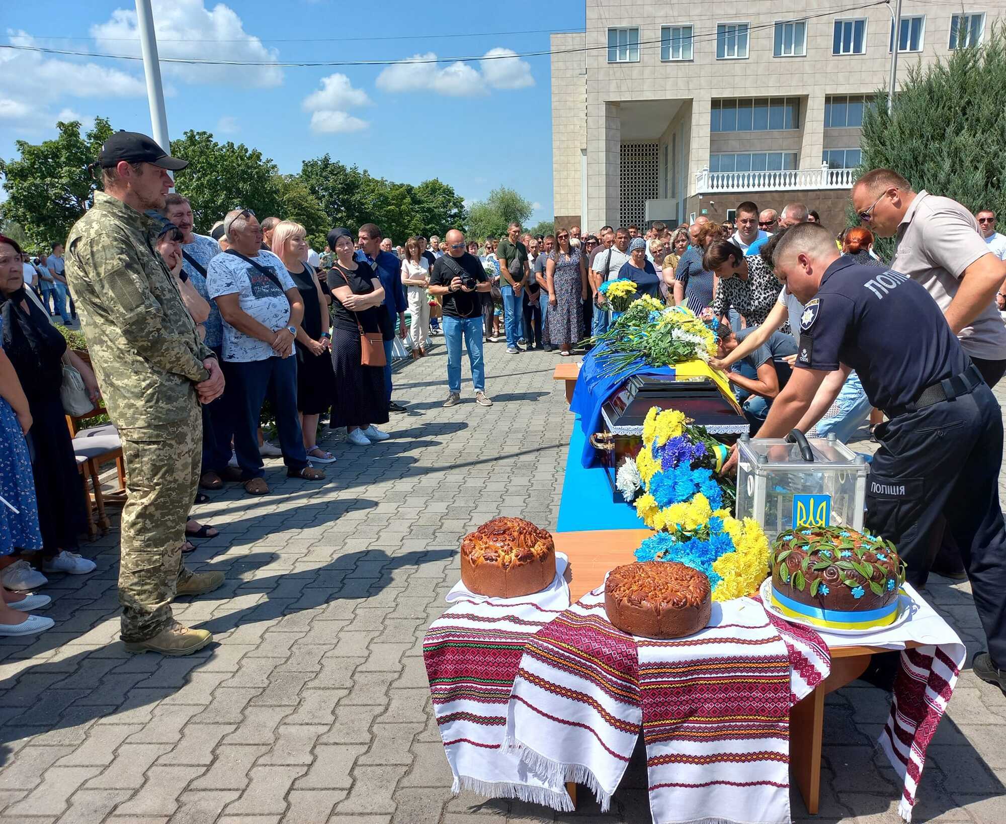 Повернувся додому на щиті: на Донбасі загинув рядовий Віктор Гірич з Нетішина. Фото
