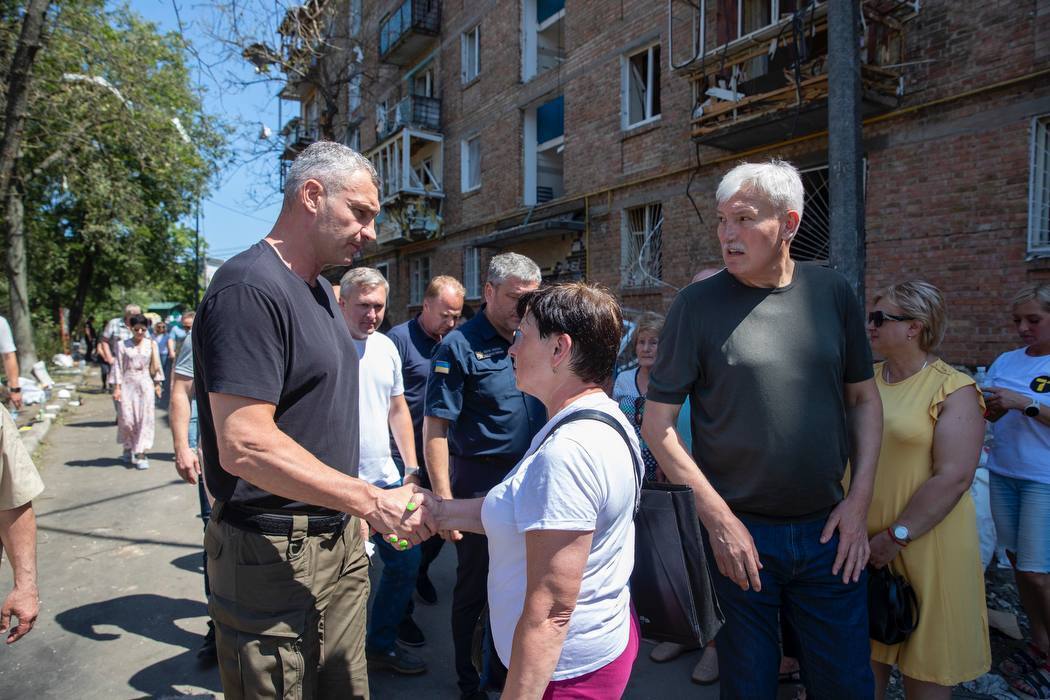 Комиссия начала работу: Кличко рассказал, когда станет известно, можно ли восстановить дом на Сырце в Киеве. Фото