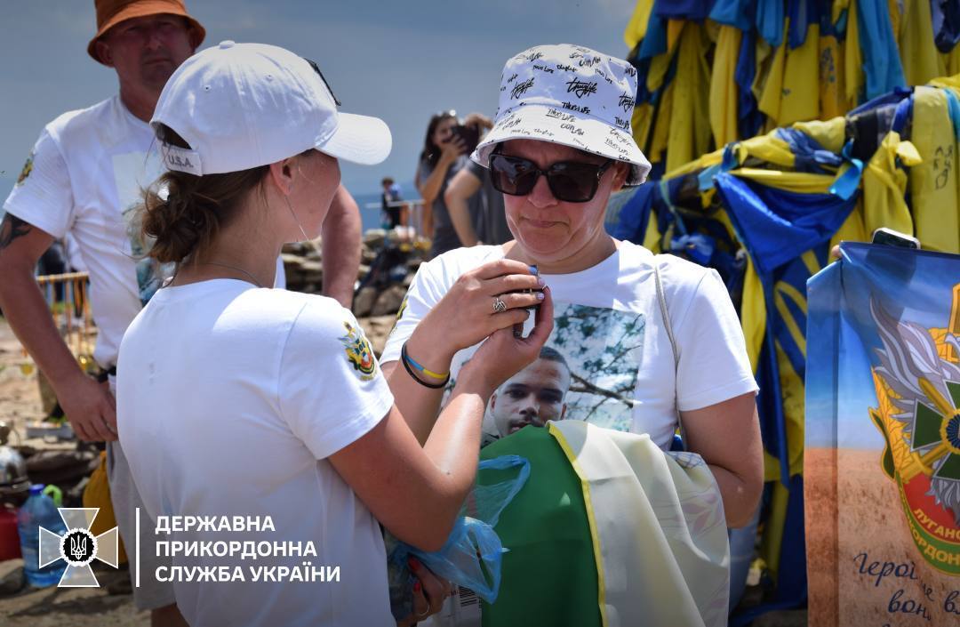 Пограничники покорили Говерлу, почтив память погибших побратимов. Фото