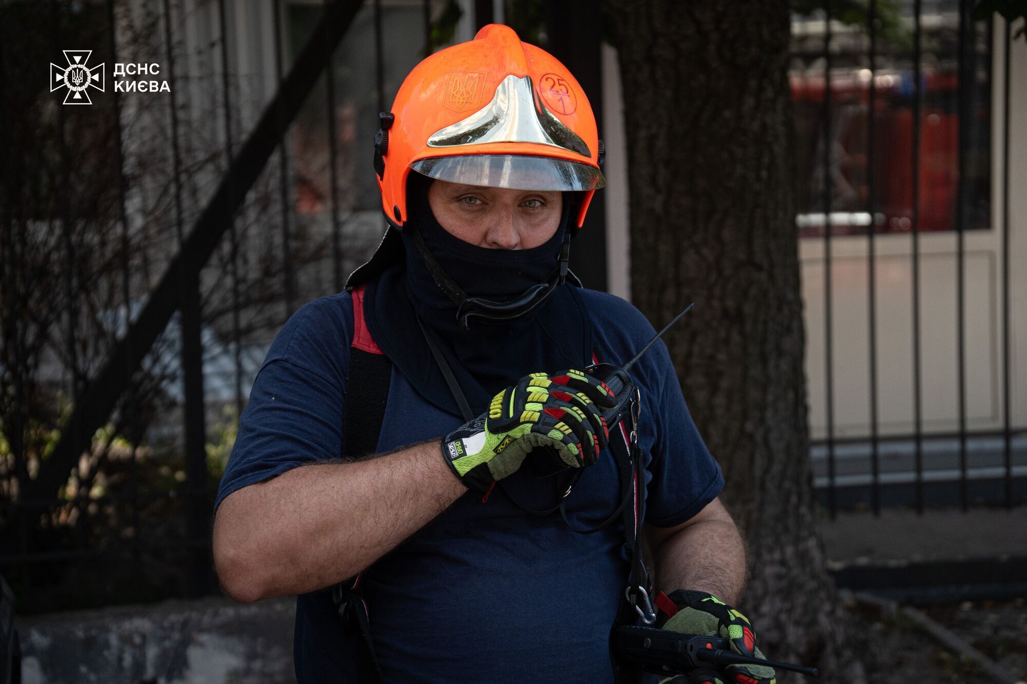 Третий за день на Оболони: в Киеве произошел пожар в многоэтажке. Подробности, фото и видео