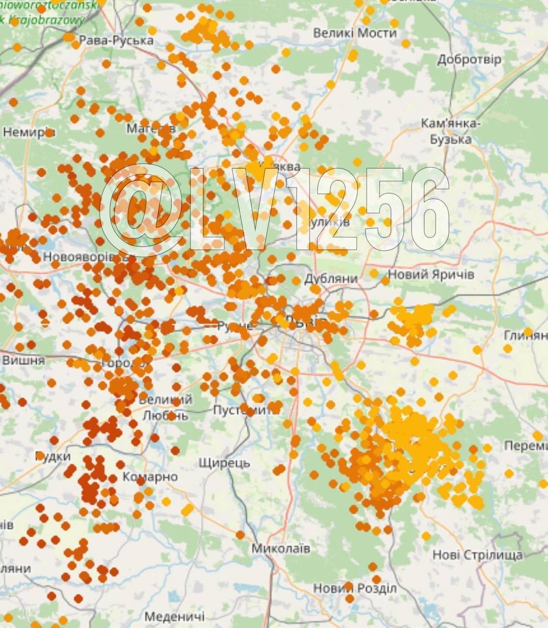 Во Львове молния попала в подстанцию: разгорелся масштабный пожар. Видео