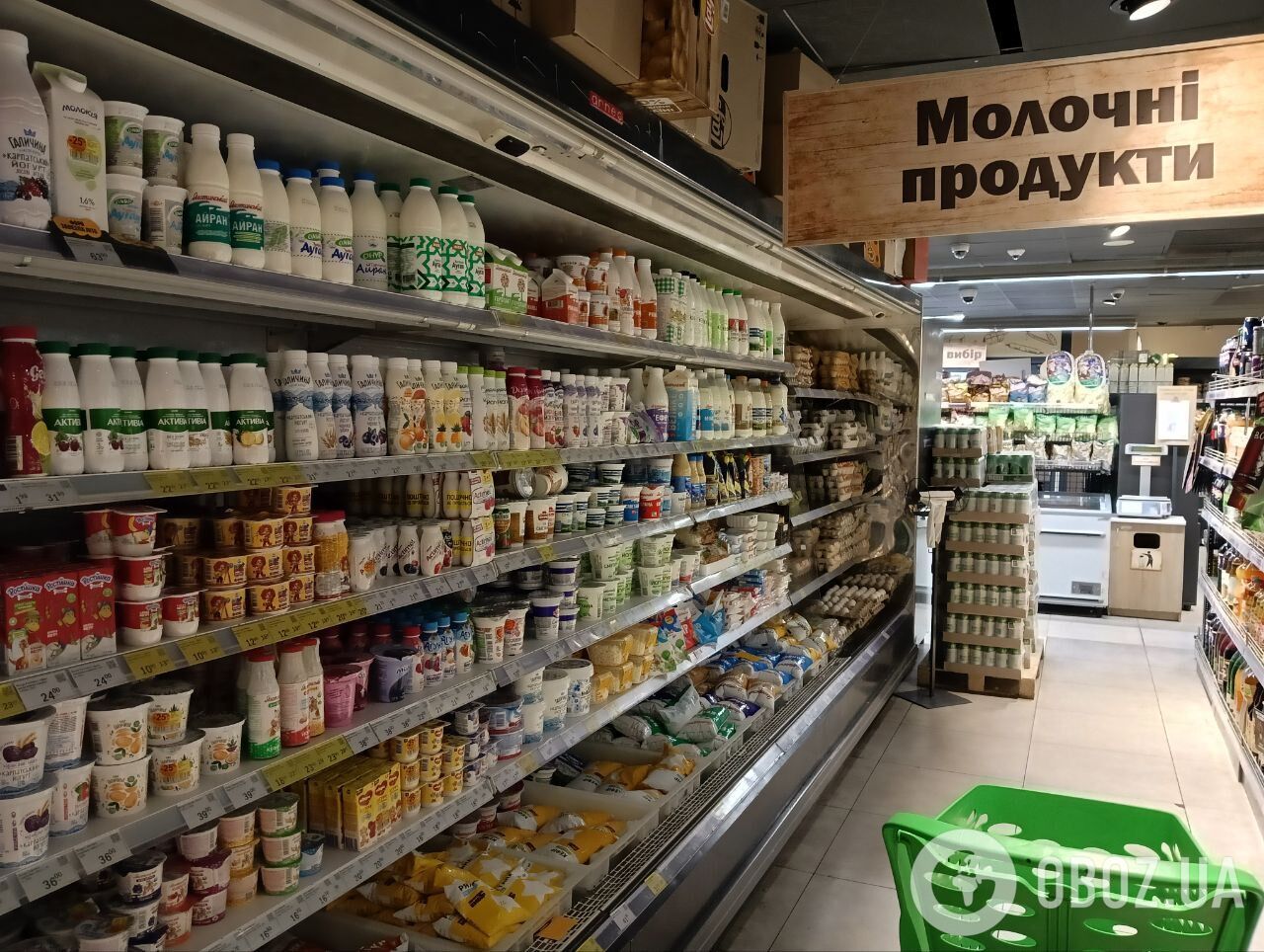 У магазинах псуються продукти, а квартиранти шукають житло на перших поверхах: як змінилося життя українців через спеку та без світла