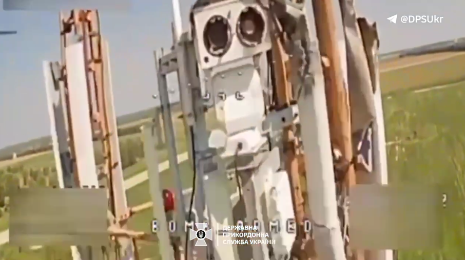 "Осліпили" ворога: прикордонники знищили на півночі російську станцію відеоспостереження "Пергам РТР-150". Відео 