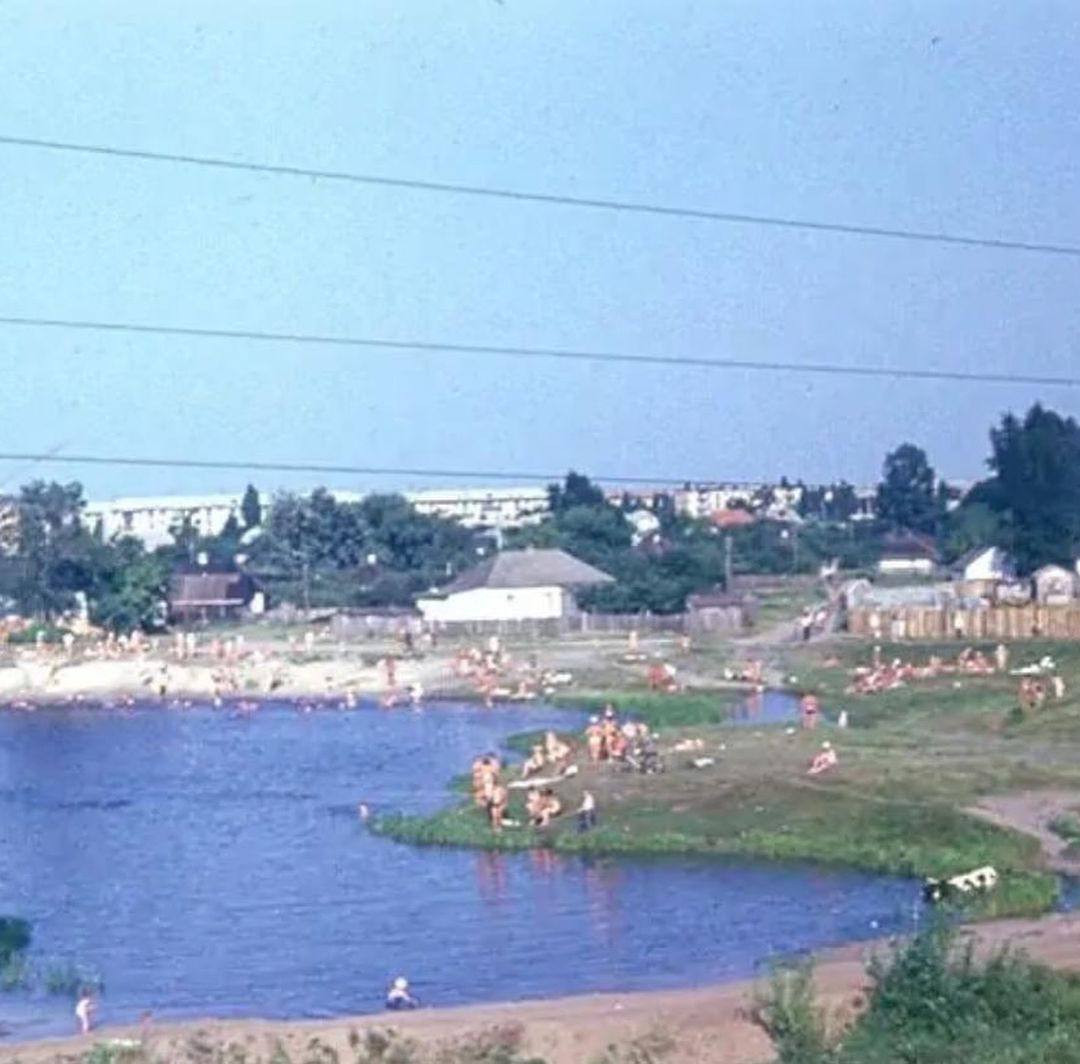 У мережі показали, як у 1980-х роках мешканці Києва рятувались від спеки на столичних пляжах. Архівні фото