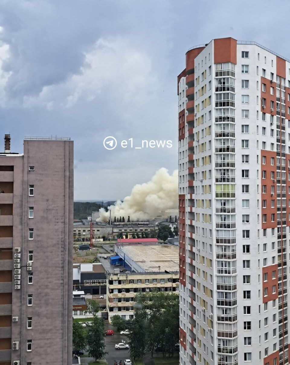 У Єкатеринбурзі спалахнула пожежа на 