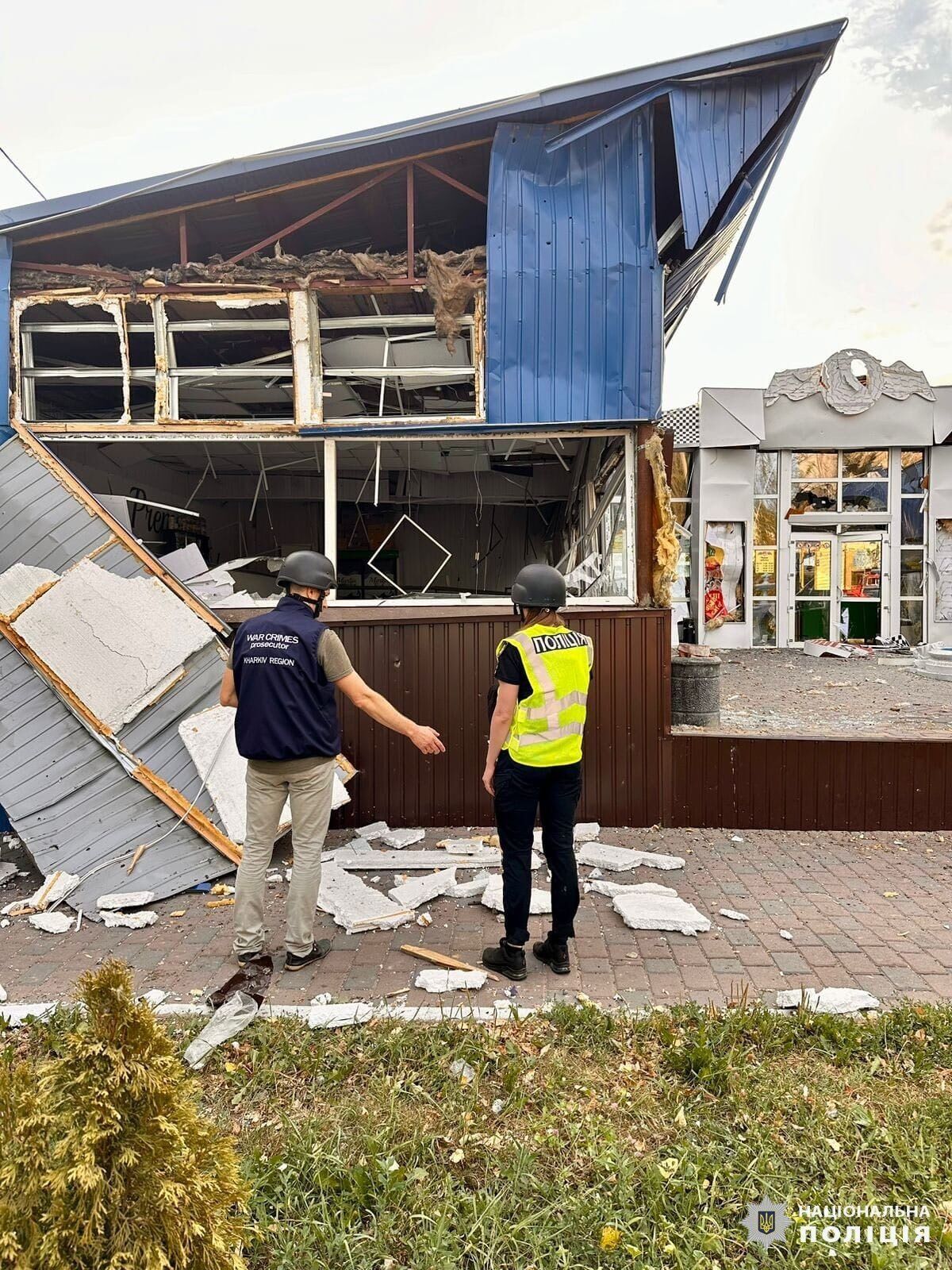  Окупанти завдали подвійного удару по центру Чугуєва: серед поранених – дитина. Фото і відео