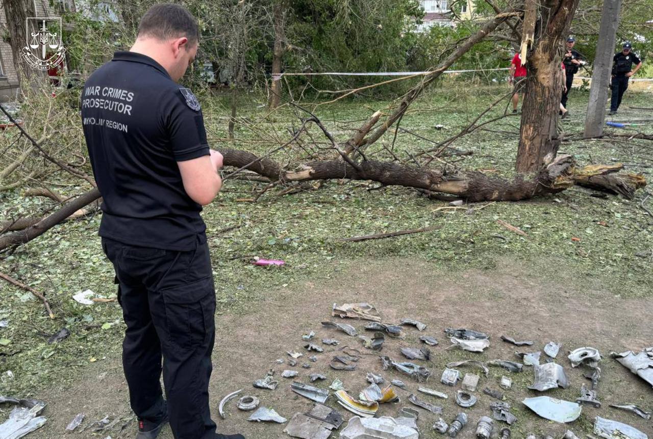 Россияне обстреляли жилой район Николаева: попали в детскую площадку, есть погибшие и пострадавшие. Фото, видео