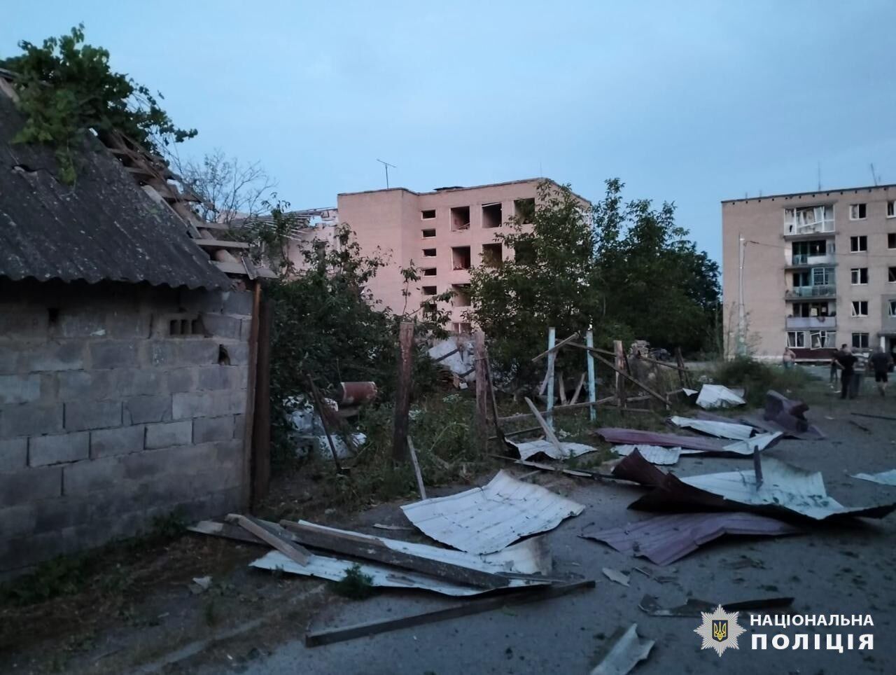  Окупанти завдали подвійного удару по центру Чугуєва: серед поранених – дитина. Фото і відео