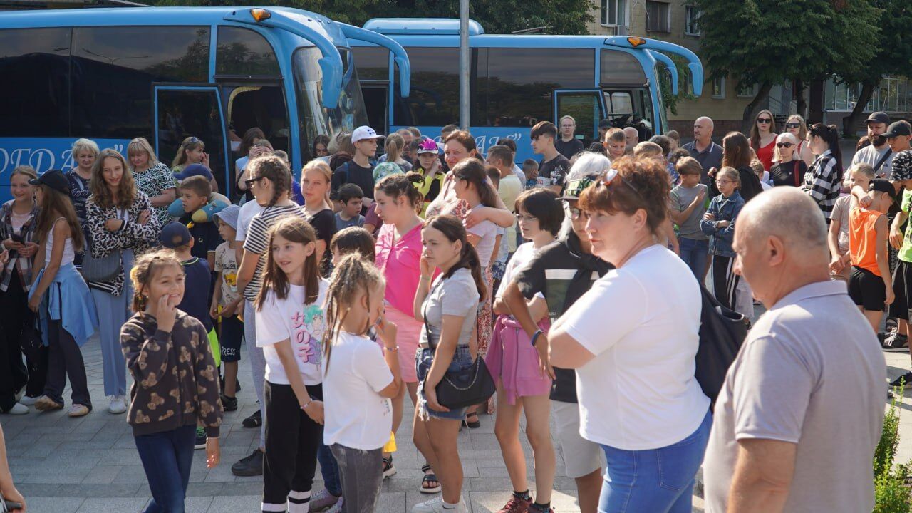 Діти з будинків сімейного типу Житомирщини поїхали на відпочинок в Карпати