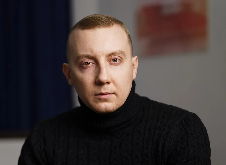 "Обломок вошел в шею": бывший политзаключенный Кремля Станислав Асеев получил ранение на фронте. Фото