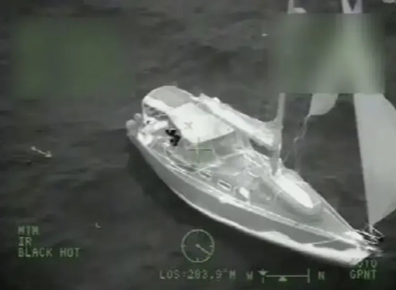 Раскрыта тайна поврежденного "корабля-призрака", который выбросило на пляж Флориды. Фото