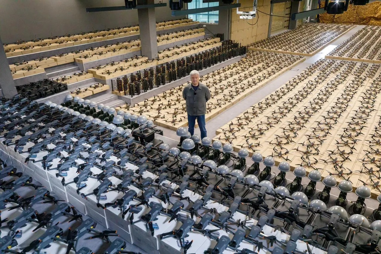 Честное качество, а не из го*на и палок: Порошенко приобрел для защитников 4 тысячи FPV-дронов, сотни "Мавиков" и окопные РЕБы