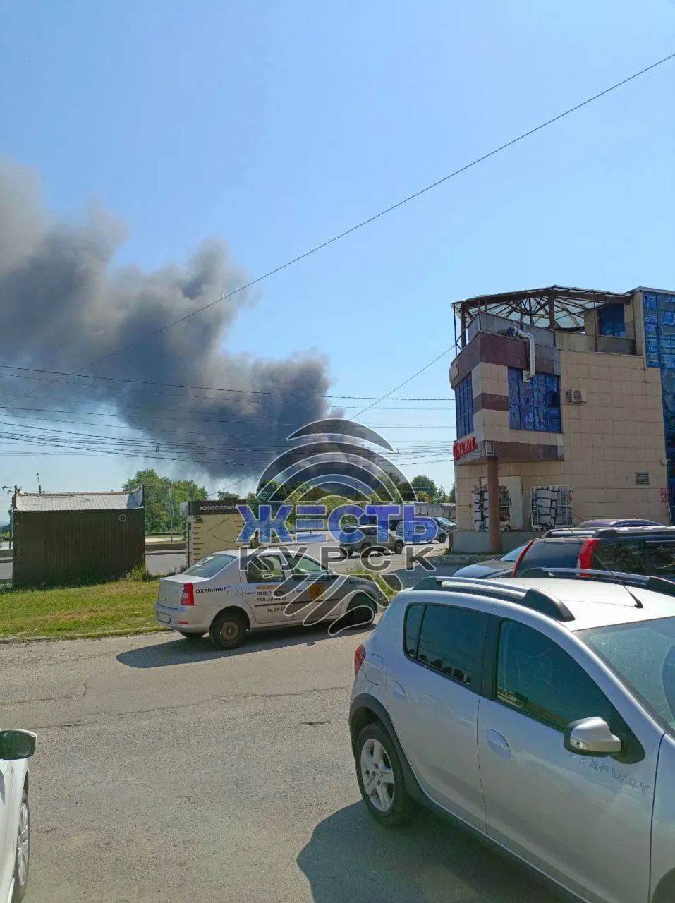 В российском Курске вспыхнул мощный пожар: валит черный дым. Фото и видео