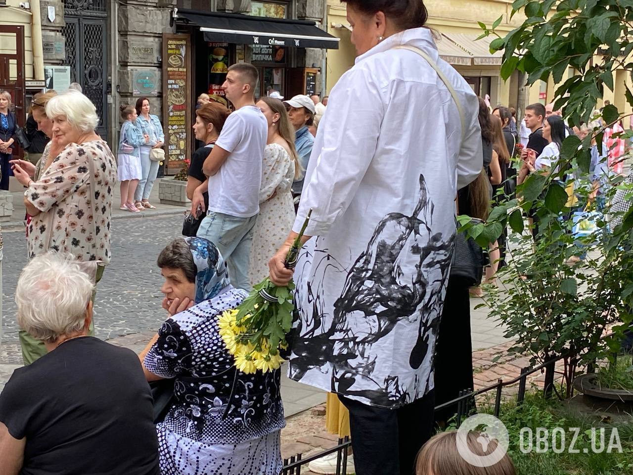 Попрощатися з Іриною Фаріон у Львові прийшли тисячі людей: усі подробиці, фото та відео