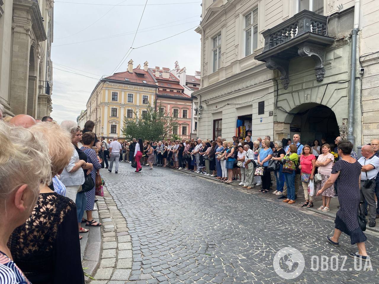 Попрощатися з Іриною Фаріон у Львові прийшли тисячі людей: усі подробиці, фото та відео