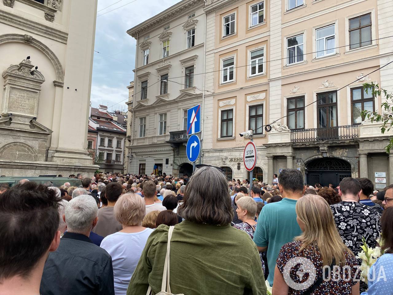 Попрощатися з Іриною Фаріон у Львові прийшли тисячі людей: усі подробиці, фото та відео