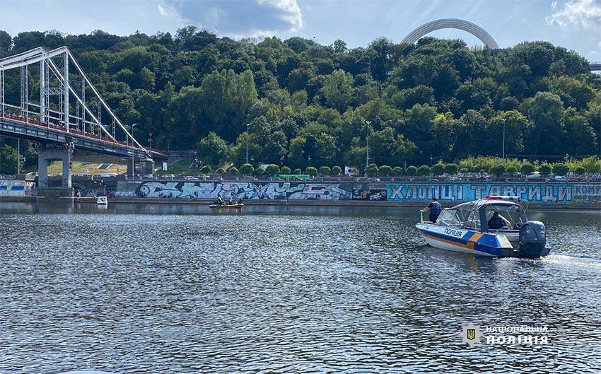 У Києві обірвався трос атракціону-спуску через Дніпро, тривають пошуки зниклого юнака. Фото і відео