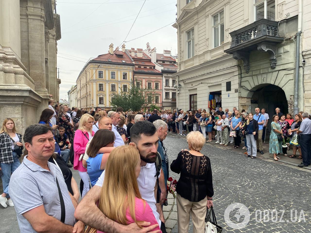 Попрощатися з Іриною Фаріон у Львові прийшли тисячі людей: усі подробиці, фото та відео