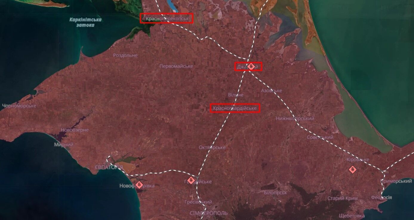 В оккупированном Крыму прогремели взрывы, поднялся дым