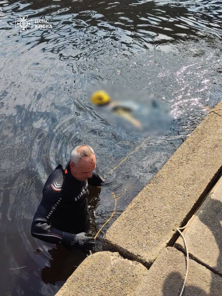 У Києві рятувальники знайшли тіло хлопця, який впав з атракціону в Дніпро через обрив троса. Подробиці трагедії