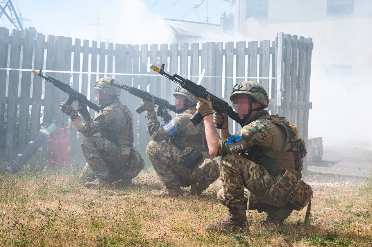 Бойові дії можуть приголомшити непідготовлених: в ЗСУ показали тренування українських новобранців у Британії. Фото