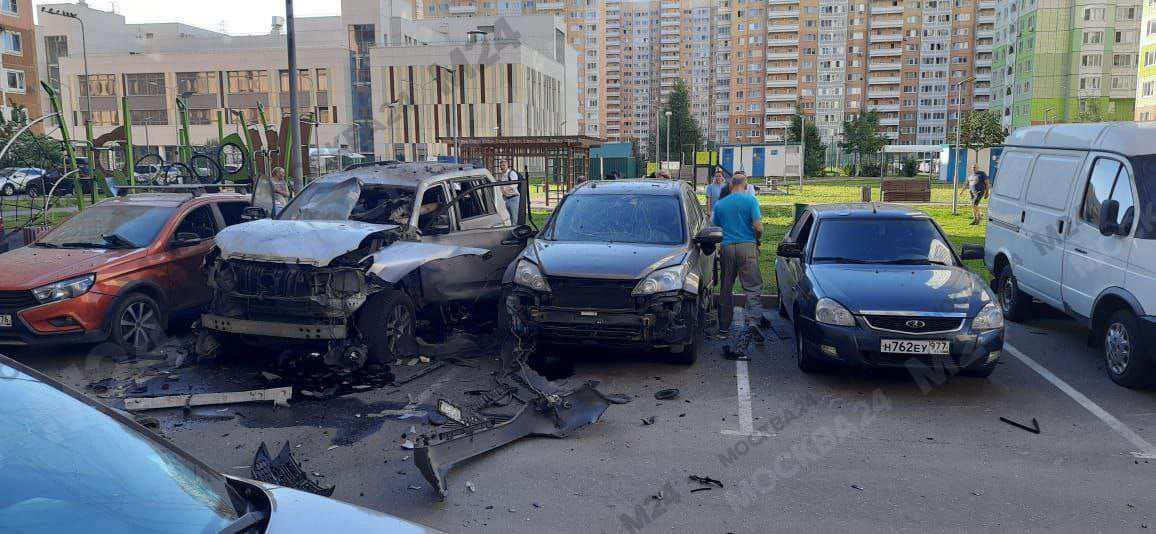 В Москве взорвали авто офицера штаб-квартиры ГРУ: ему оторвало ступни. Фото и видео