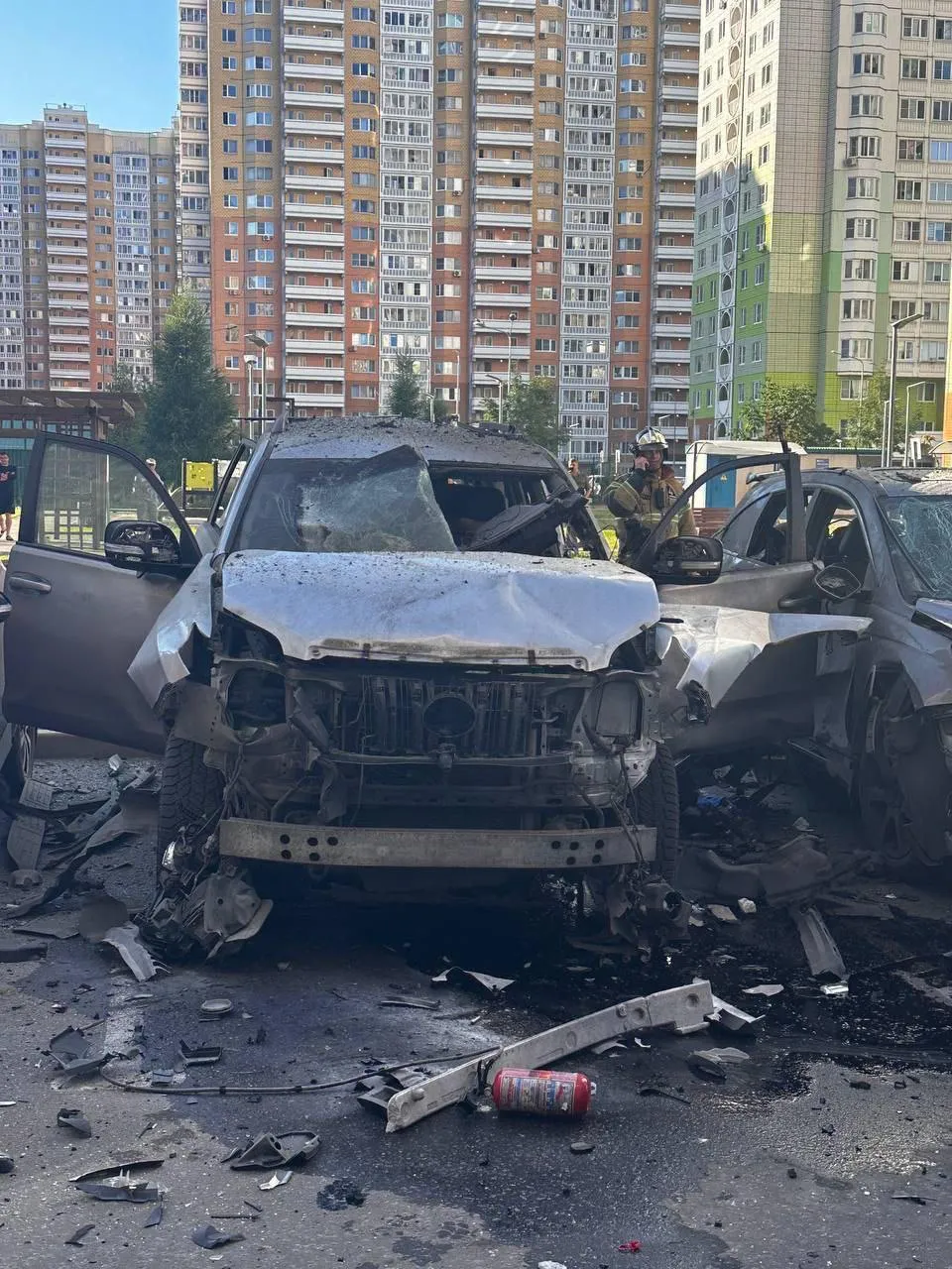 У Москві підірвали авто заступника начальника центру супутникового зв'язку ЗС РФ: йому відірвало ступні. Фото і відео