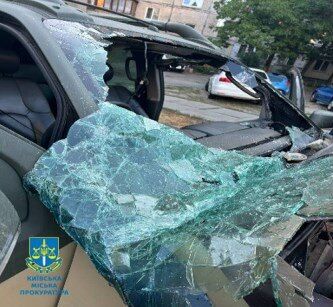 За $1200 підпалили релейну шафу на залізниці та авто військового: у Києві затримали двох російських диверсантів. Фото і відео