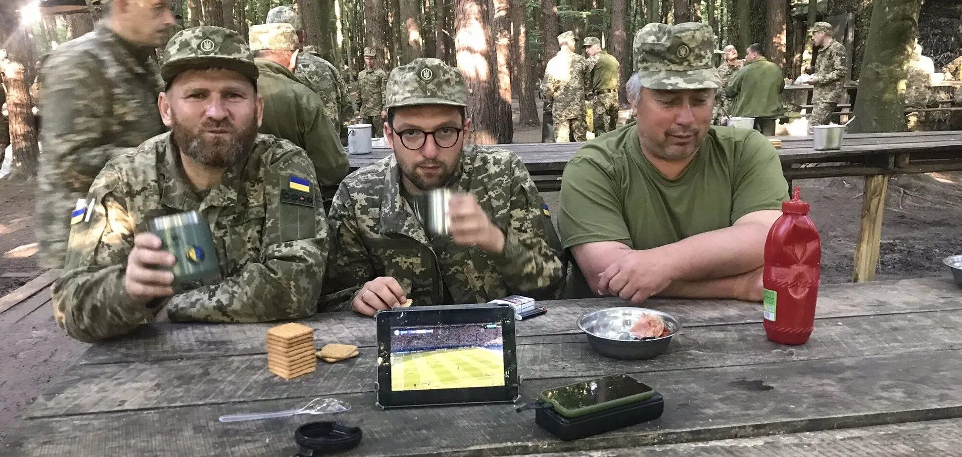 "Тут все в шоке". Мобилизованный спортивный журналист рассказал, что происходит в учебке, назвав это "армейским маразмом"