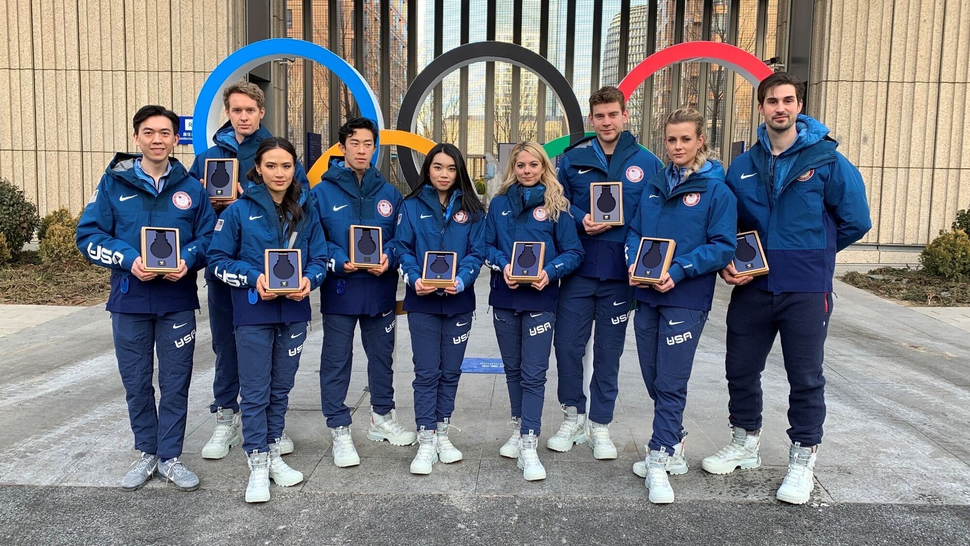 МОК офіційно відібрав золоті медалі Олімпіади у російських фігуристів та віддав їх суперникам