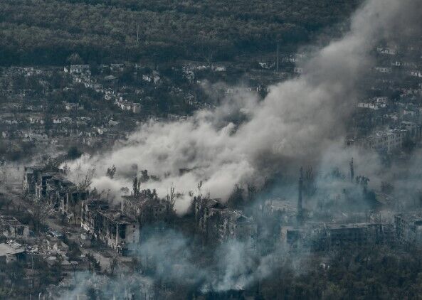 "Торецьк у вогні": мережу вразили фото зруйнованого окупантами міста, зроблені з висоти