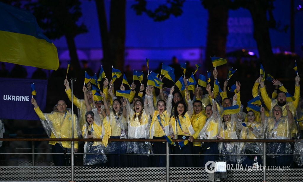 Костюк показала, що діялося у човні України під час параду на відкритті ОІ-2024 у Парижі. Відео