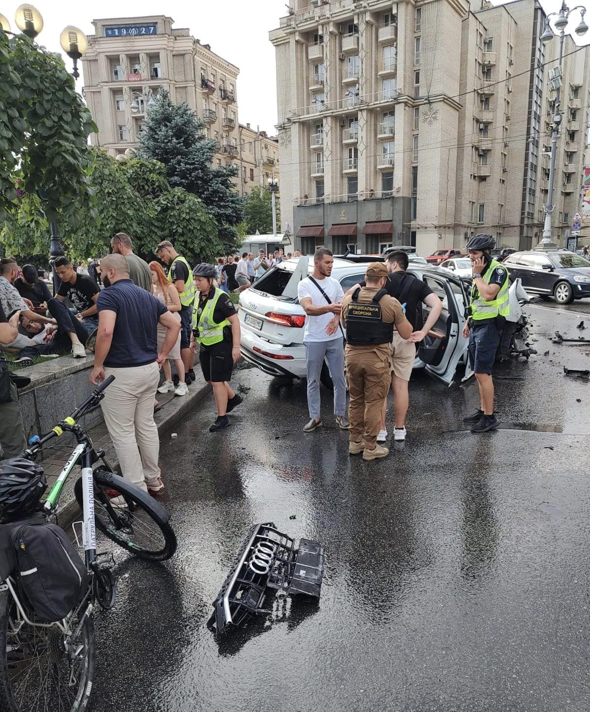 В Киеве на Майдане Незалежности произошло серьезное ДТП: видео с места