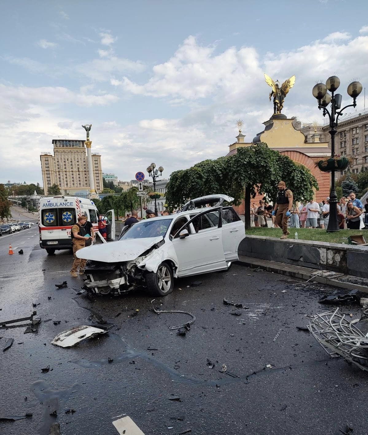 В Киеве на Майдане Незалежности произошло серьезное ДТП: видео с места