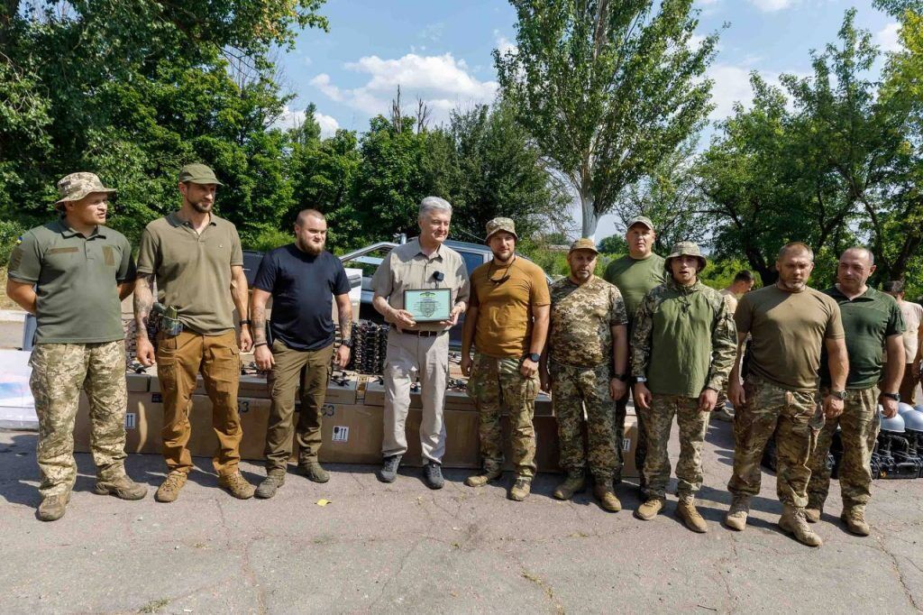 Волонтерство фонду Порошенка