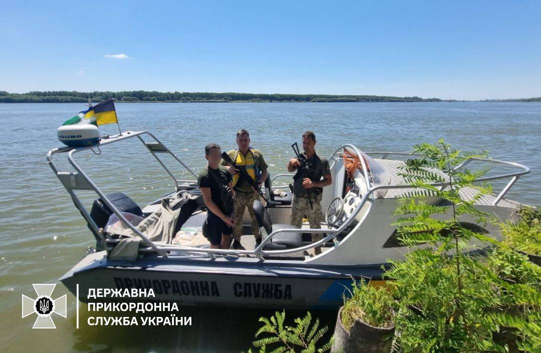 Чоловік, надихнувшись прикладом Джеймса Бонда, намагався проникнути в Румунію на підводному скутері. Фото