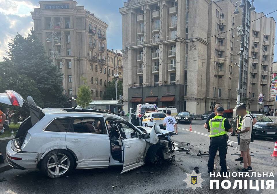 У Києві на Майдані Незалежності трапилася серйозна ДТП: відео з місця