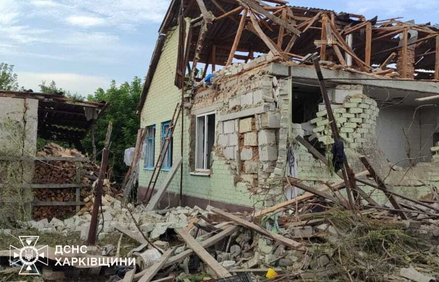 Прямое попадание в здание: войска РФ ударили по Харьковщине и убили женщину. Фото