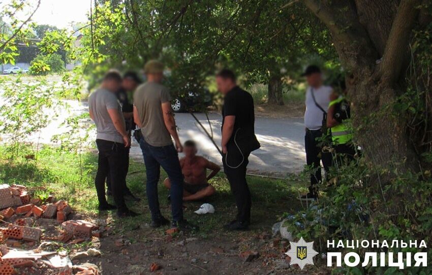 Затримали на гарячому: у Києві чоловік пограбував водія маршрутки та намагався втекти. Подробиці і фото