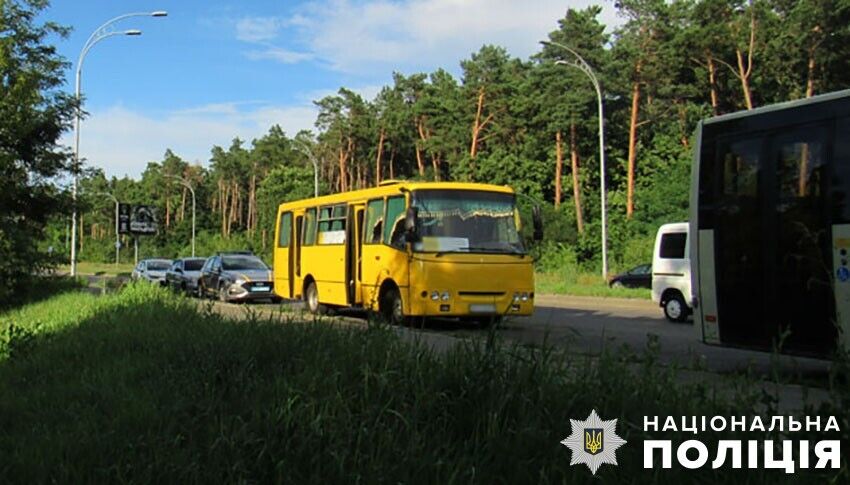 Задержали с поличным: в Киеве мужчина ограбил водителя маршрутки и пытался скрыться. Подробности и фото