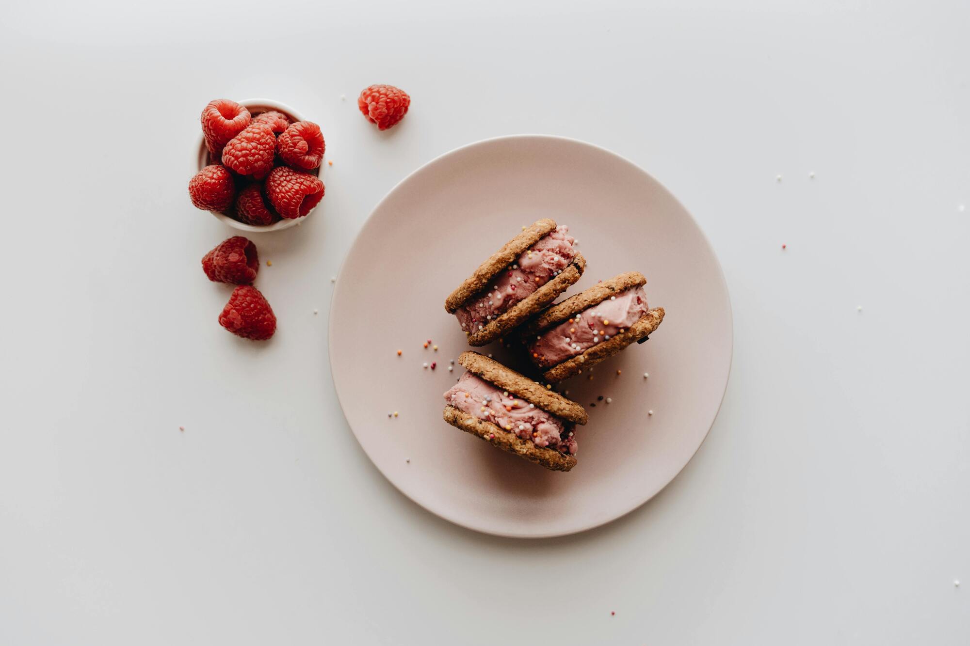 Ванильно-шоколадное домашнее мороженое: легкий рецепт вкусного освежающего десерта