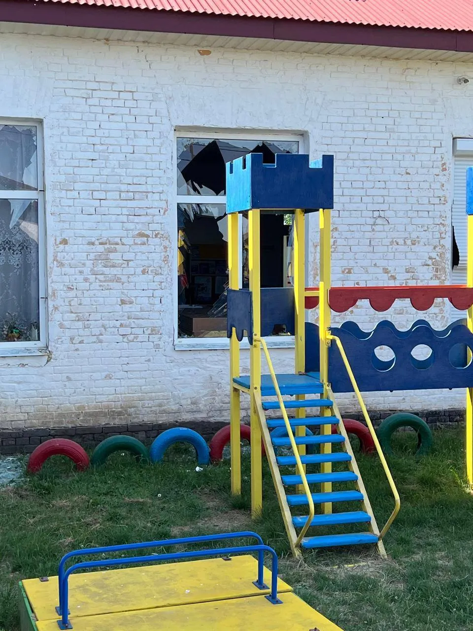 Россияне обстреляли школу и детский садик на Полтавщине: есть погибшая и раненые. Фото