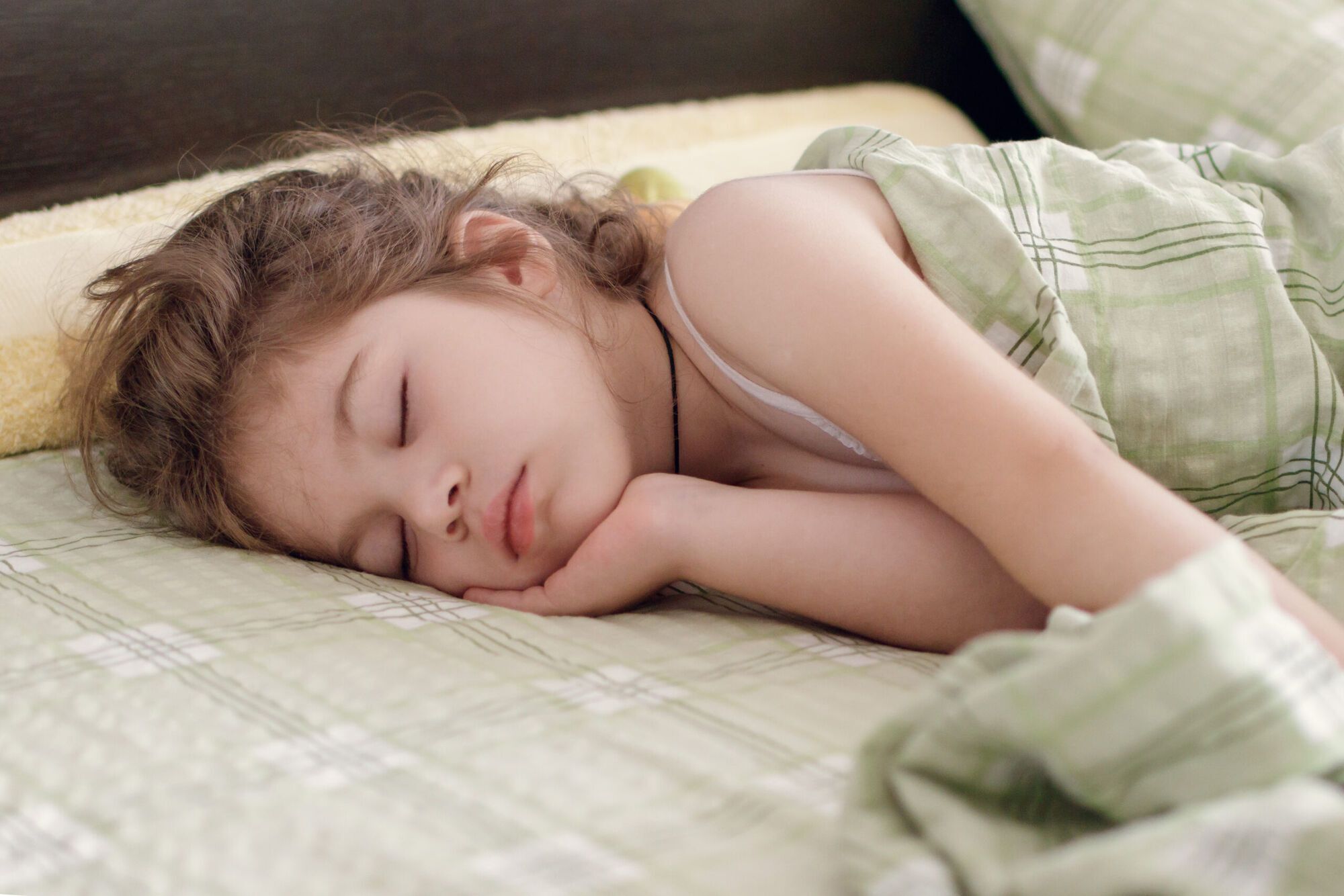 Як легко заснути в літню спеку: сім правил, які можуть допомогти 
