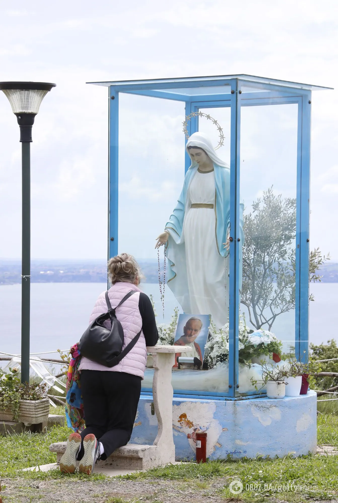 Ватикан признал фальшивкой известную статую Девы Марии, которая "плачет кровью". Фото